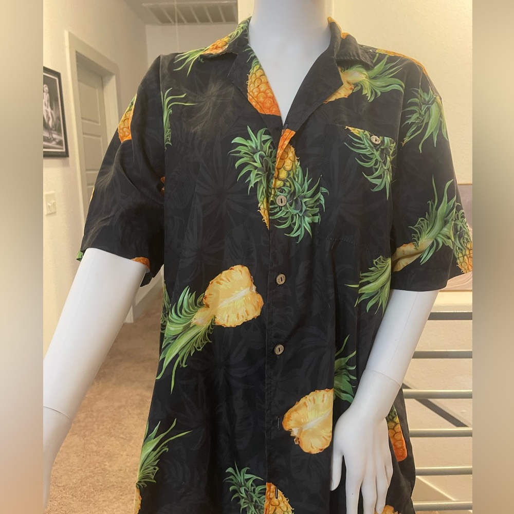 Uzzi Shirt Mens Black Pineapple Button Down Short Sleeve Collar Pocket - Size M